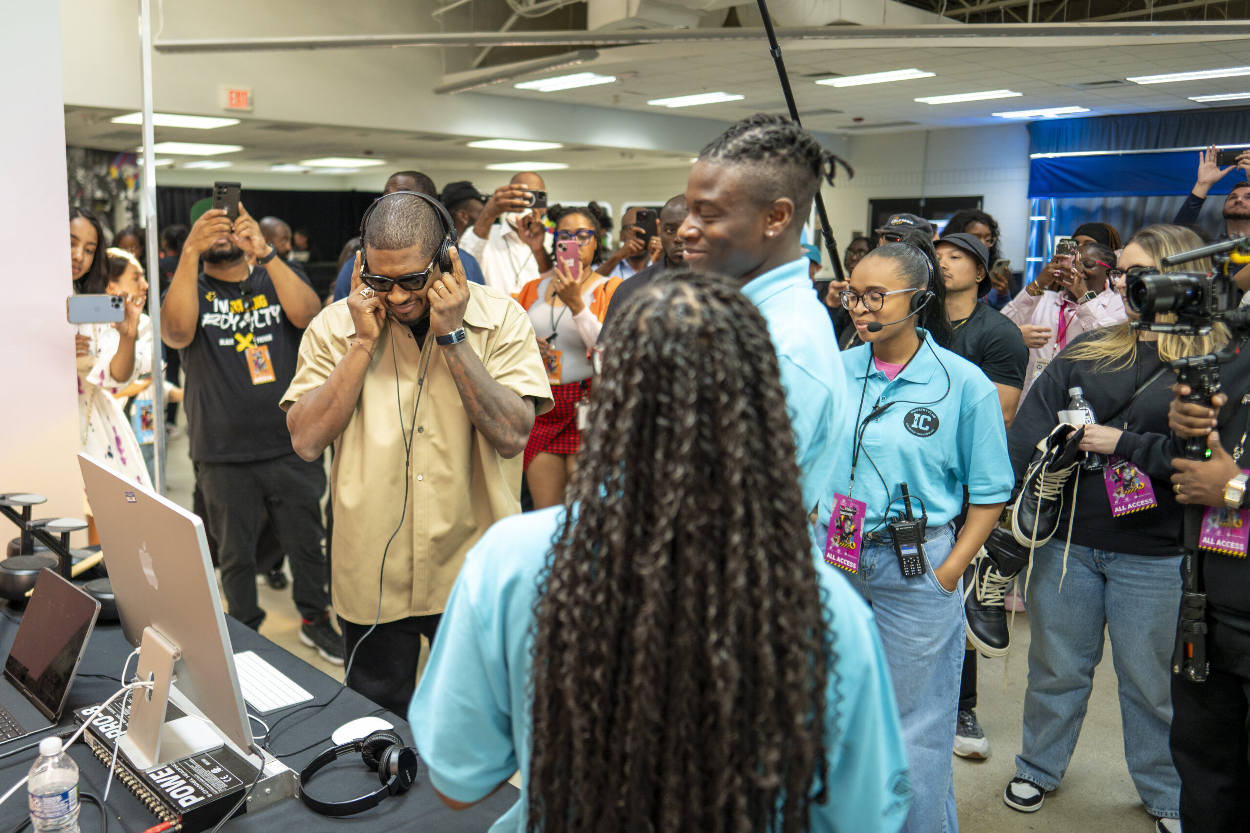 DETROIT, MI - Usher at BGCSM Dauch Location on September 12, 2024 in Detroit, Michigan. 
(Photo by Darren Clark/ via Redfoot Vegas)